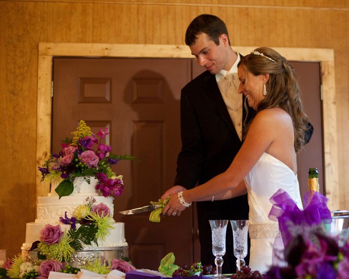 bride and groom cutting cake