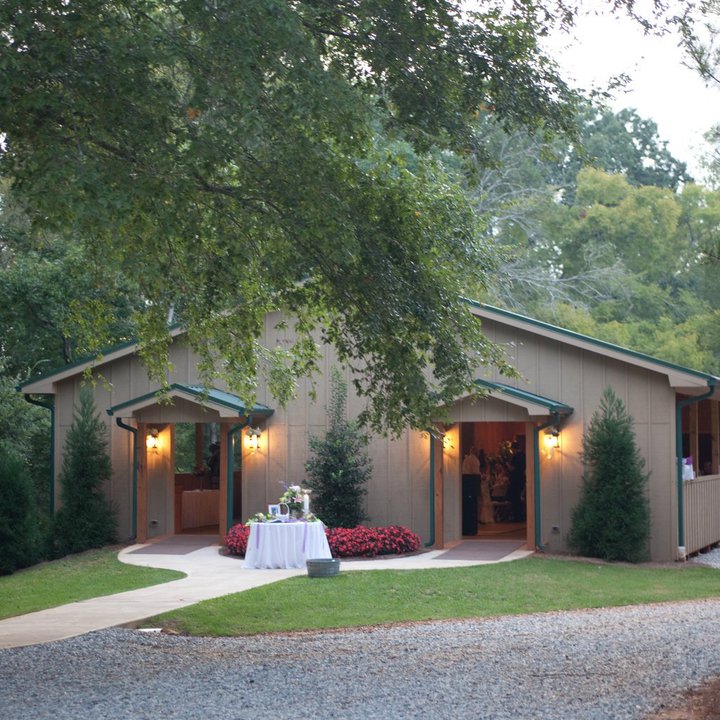 exterior of Burnt Pine Weddings venue